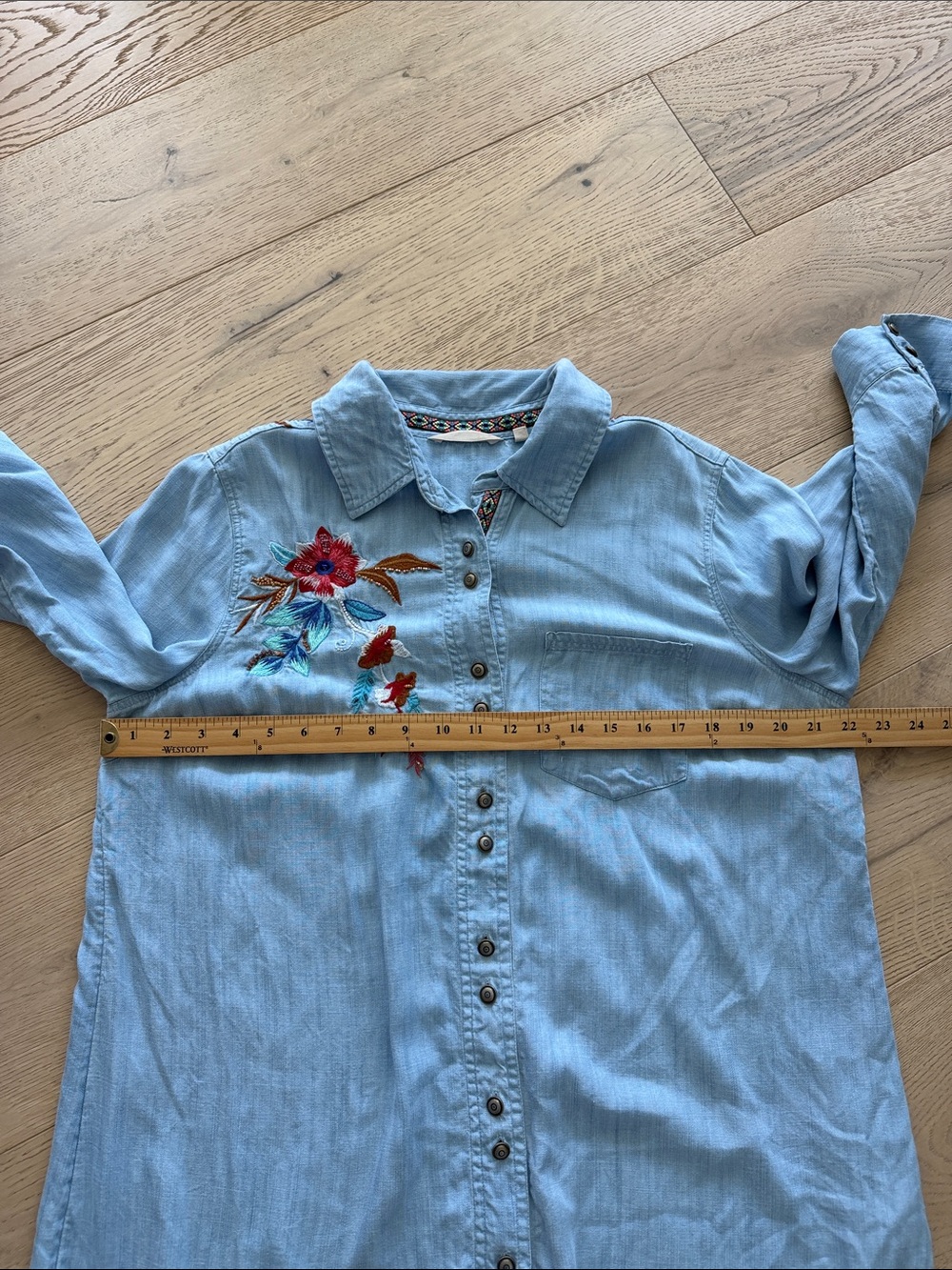 Soft Surroundings Embroidered Tunic Top Chambray Tencel Aveline Size Large - Picture 5 of 10